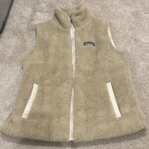 Patagonia Sherpa Vest in Beige and Off-White